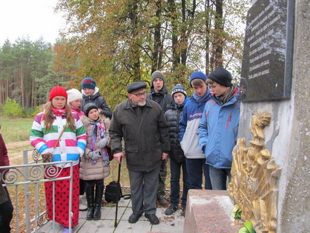 У памятника вблизи места гибели генерала Кульнева